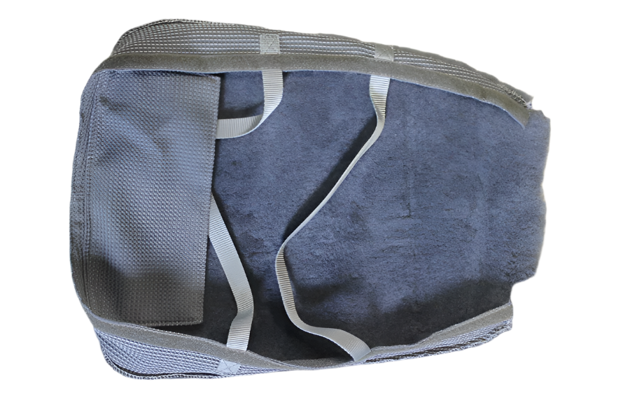Grey sheepskin seat backrest cover for Boeing 737 Captain and First Officer seats, compatible with IPECO, certified for aviation use.