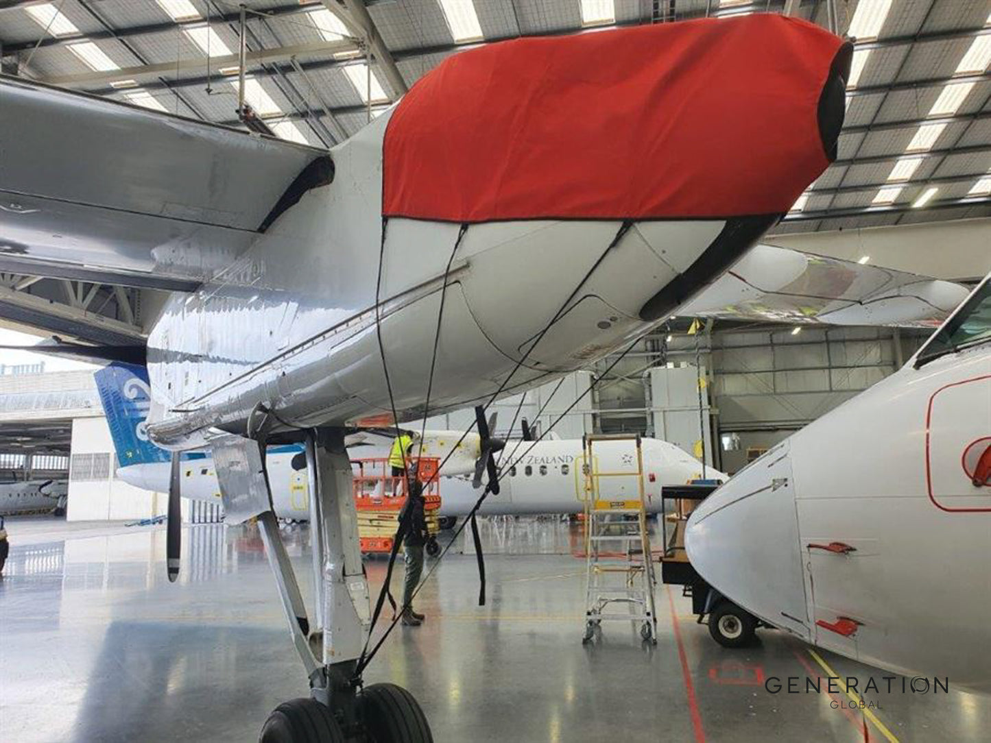 Exhaust cover for Bombardier DHC-8 Q100/Q200/Q300 – red UV-stabilised