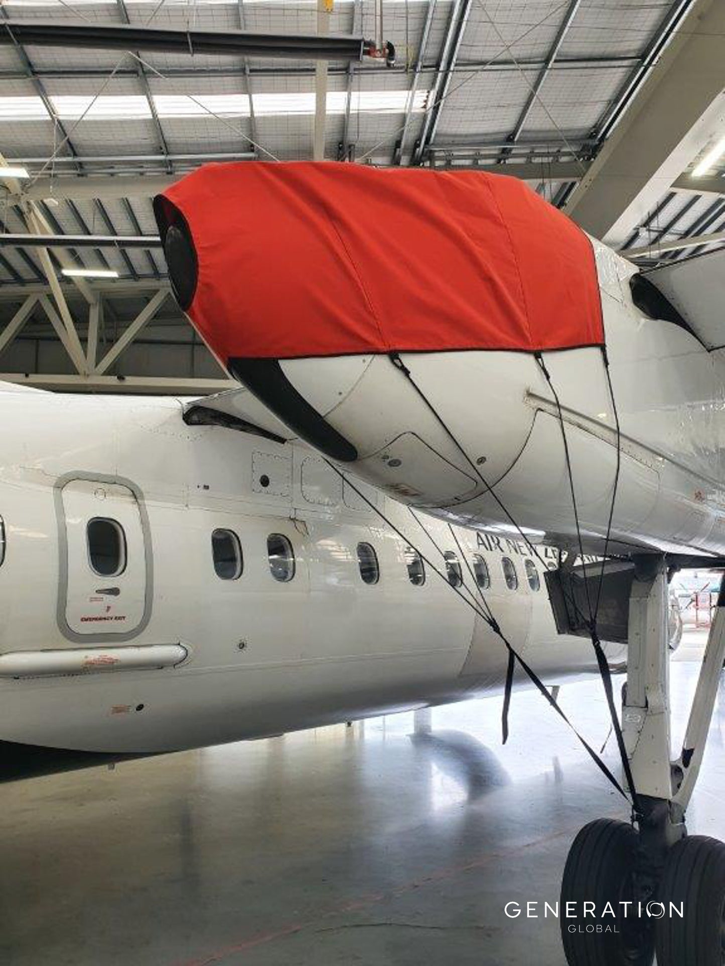 Exhaust cover for Bombardier DHC-8 Q100/Q200/Q300 – red UV-stabilised