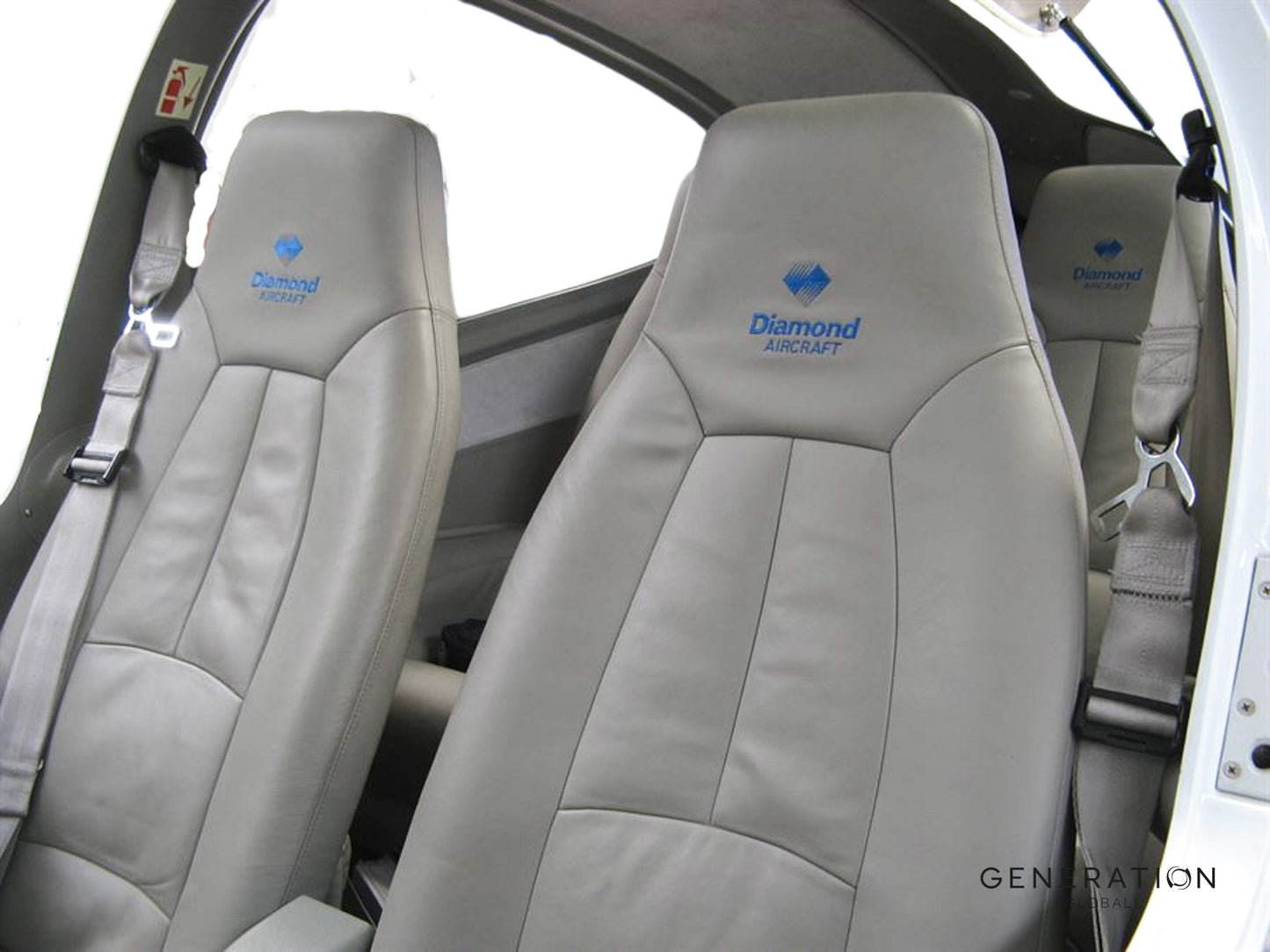 DA-40 aircraft Generation I seat covers made from aviation leather, including backrest, bottom covers, and boots