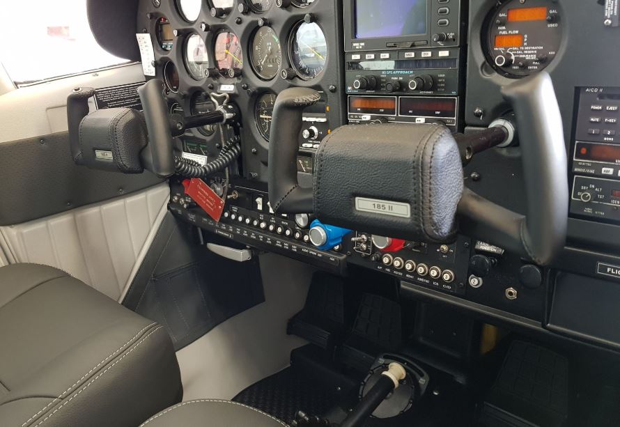 Cessna C185 Aircraft Interior Control Wheel Leather Covers with Emblem – Premium Kit