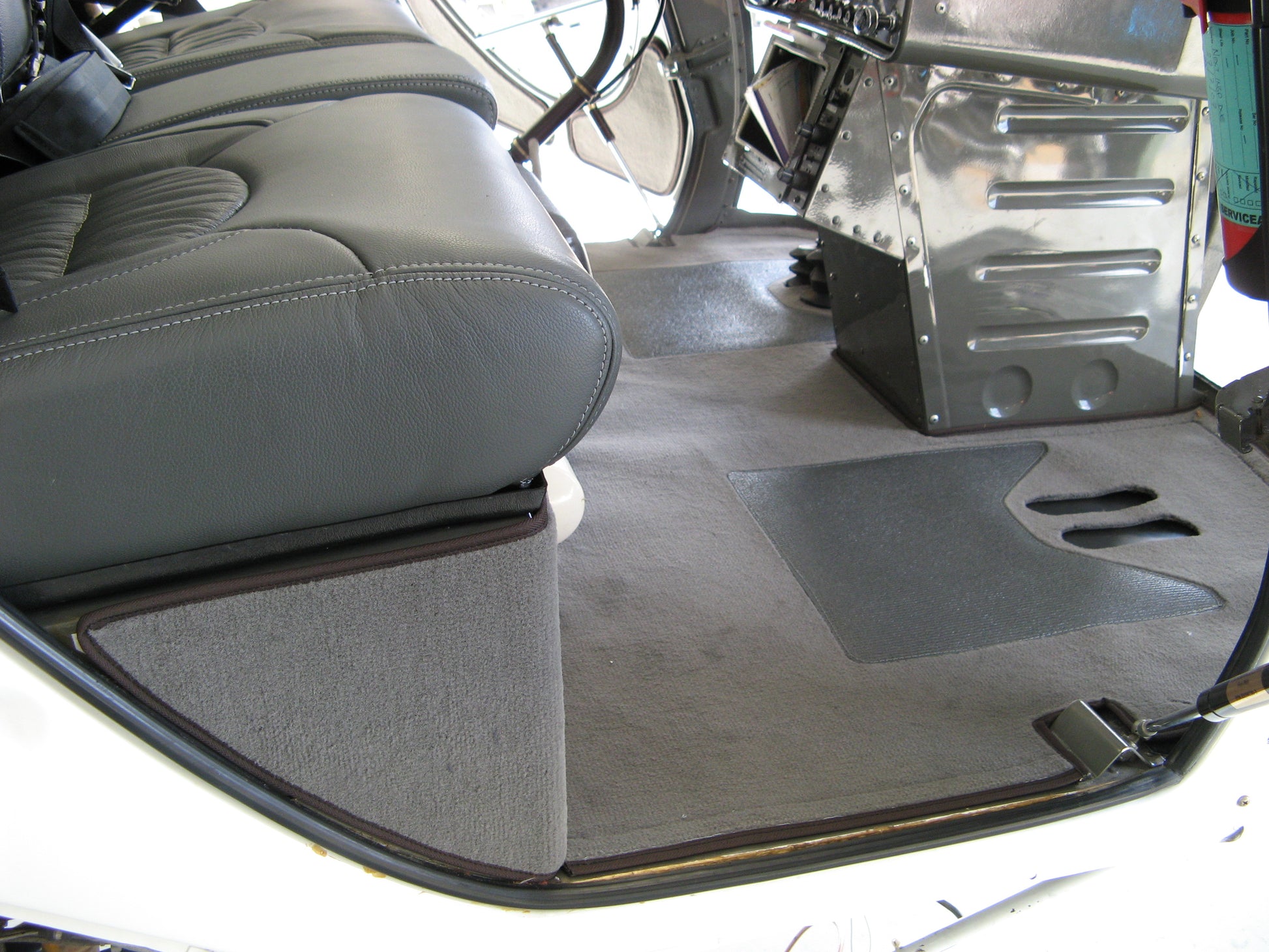 Full Carpet Set for Hughes 269/300C, Schweizer S300 – Plush WN-120 aviation carpet, mesh binding, Velcro install, FAA/EASA approved